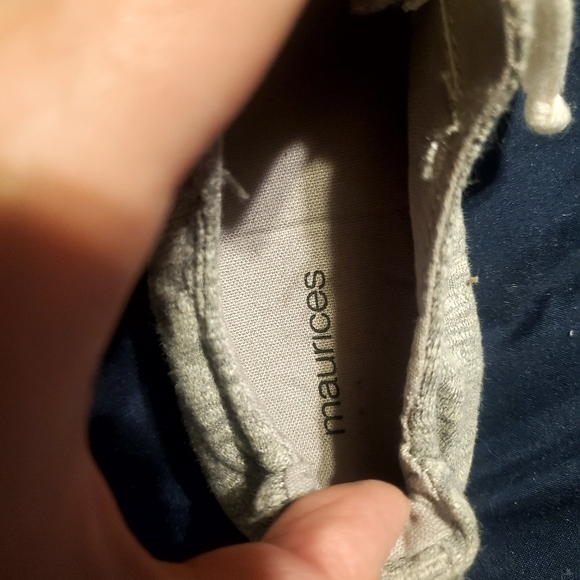 Casual Gray Sneakers with White Laces - Picture 3 of 4